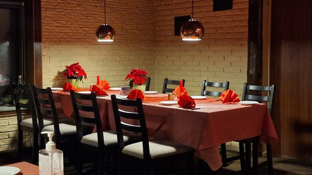 Løjtehus étterem barátságos asztal